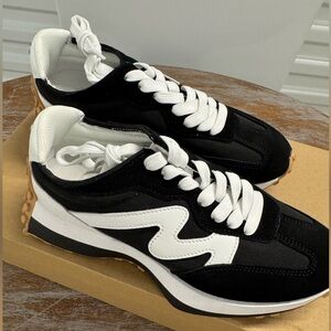 Steve Madden (look like New Balance) Sneakers Size 7